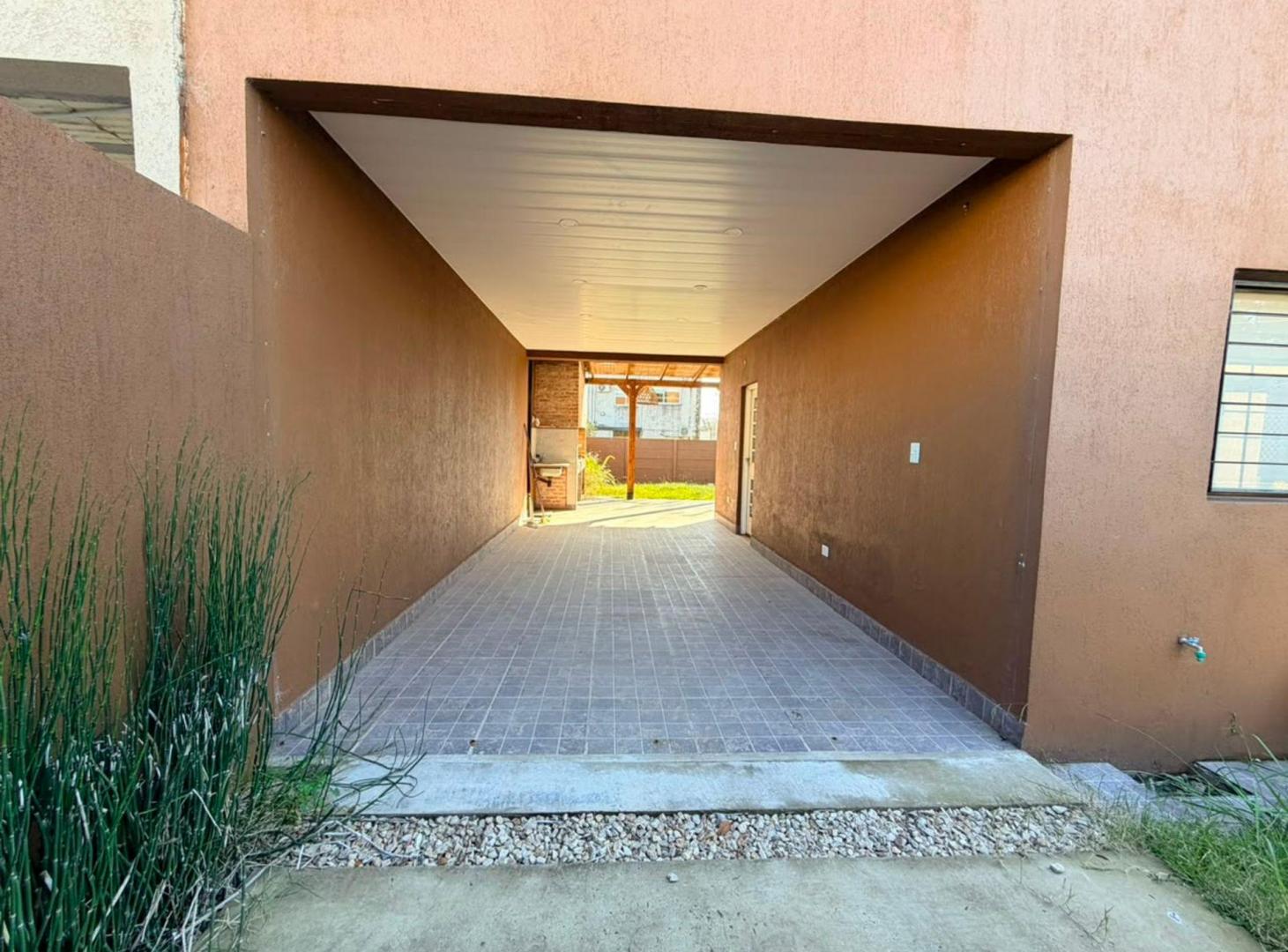 Foto de CASA EN VENTA EN CITY BELL 4 AMBIENTES COCHERAS, imagen 2