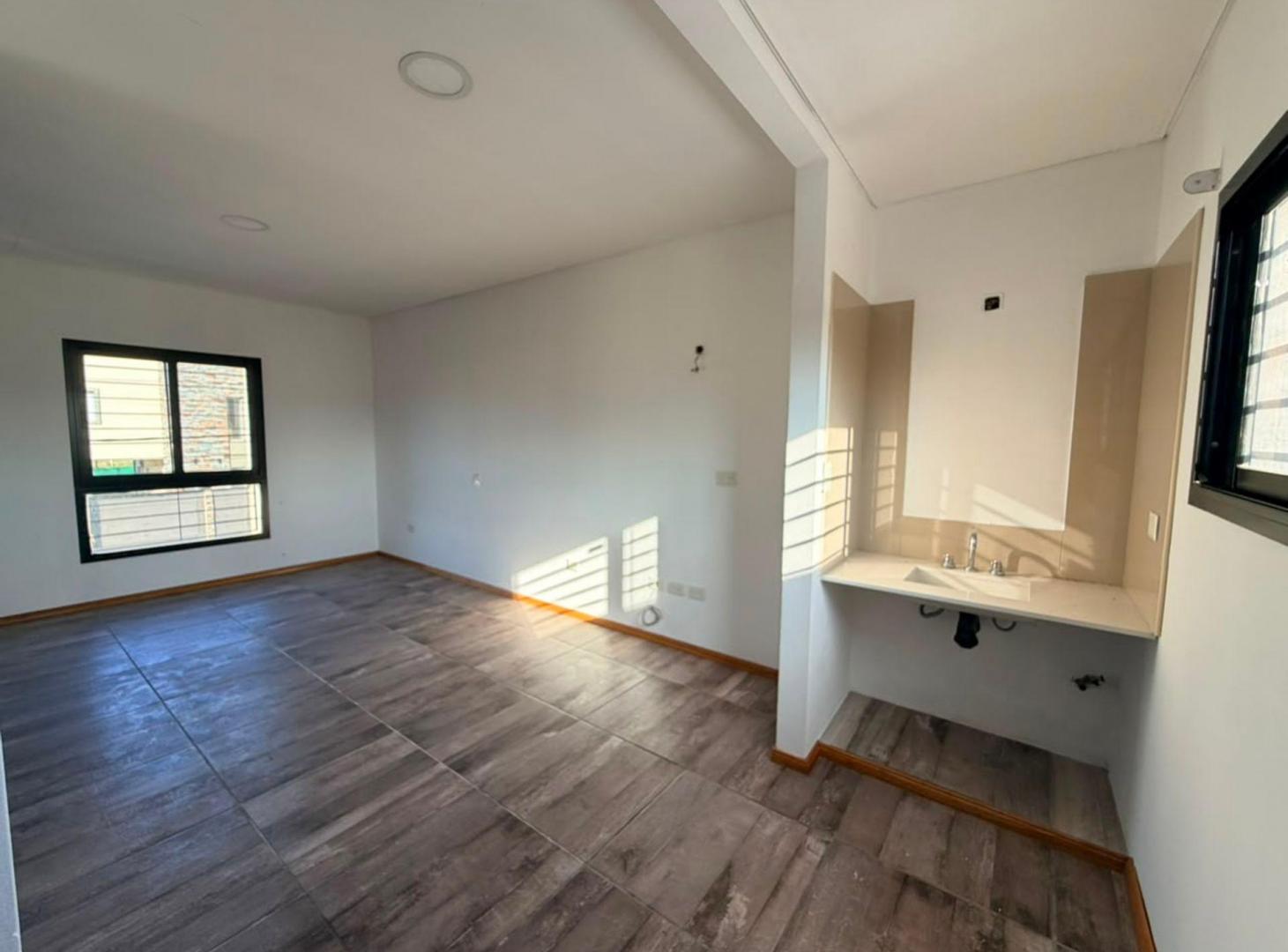 Foto de CASA EN VENTA EN CITY BELL 4 AMBIENTES COCHERAS, imagen 4