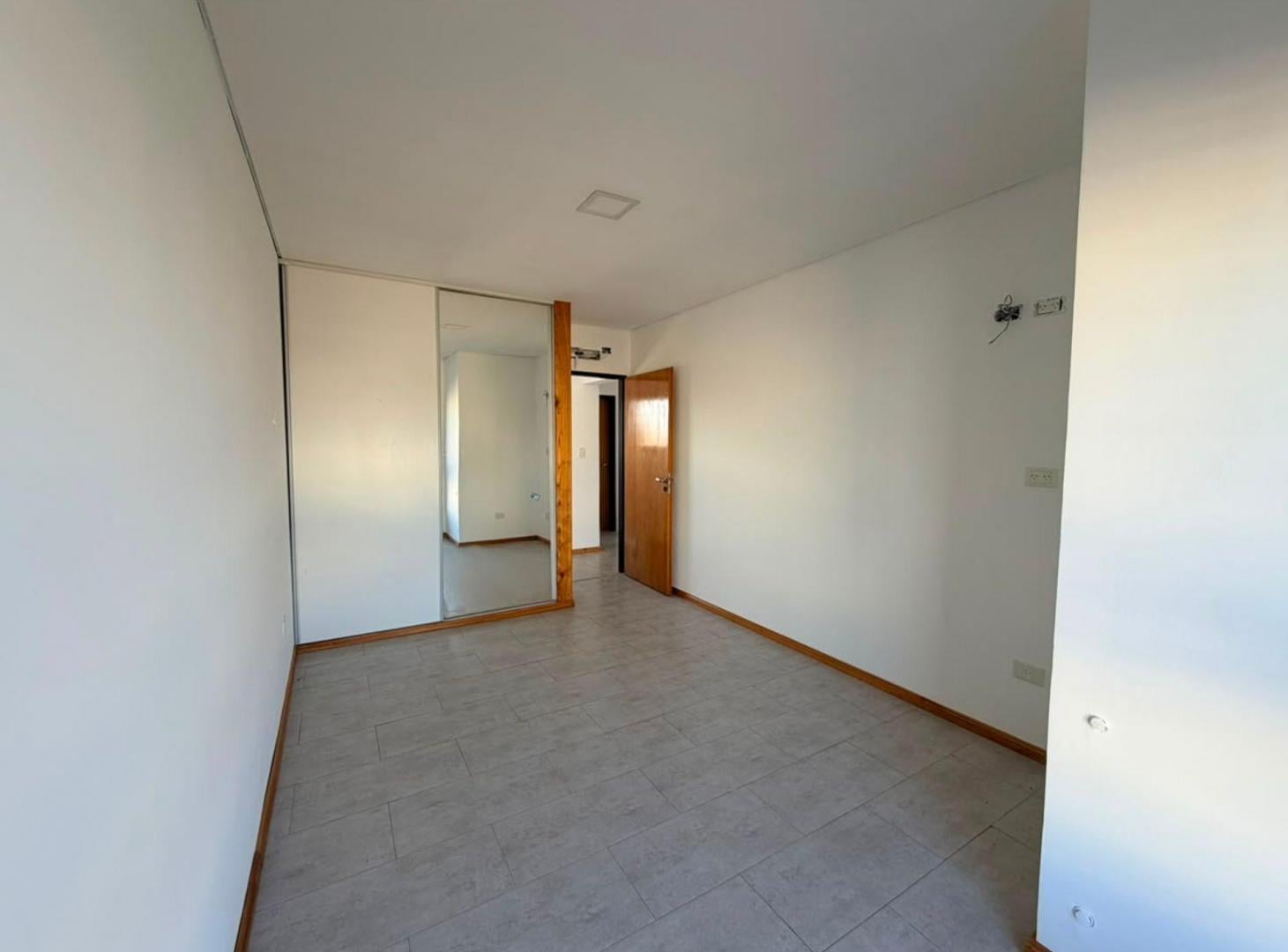 Foto de CASA EN VENTA EN CITY BELL 4 AMBIENTES COCHERAS, imagen 5