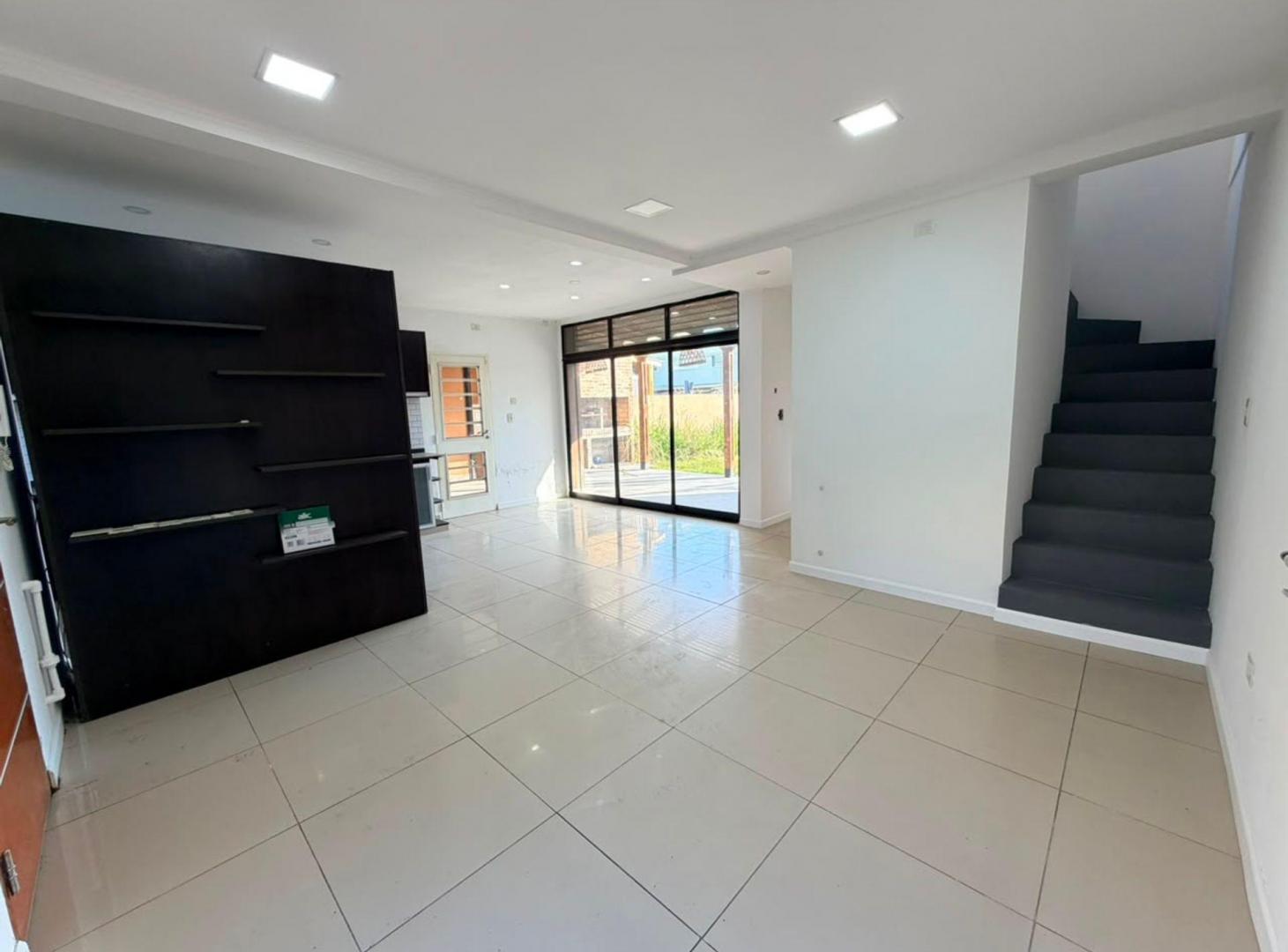 Foto de CASA EN VENTA EN CITY BELL 4 AMBIENTES COCHERAS, imagen 1