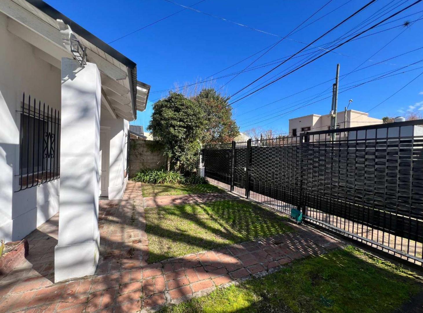 Foto de CASA EN VENTA CITY BELL 2 DORMITORIOS CON COCHERA, imagen 1