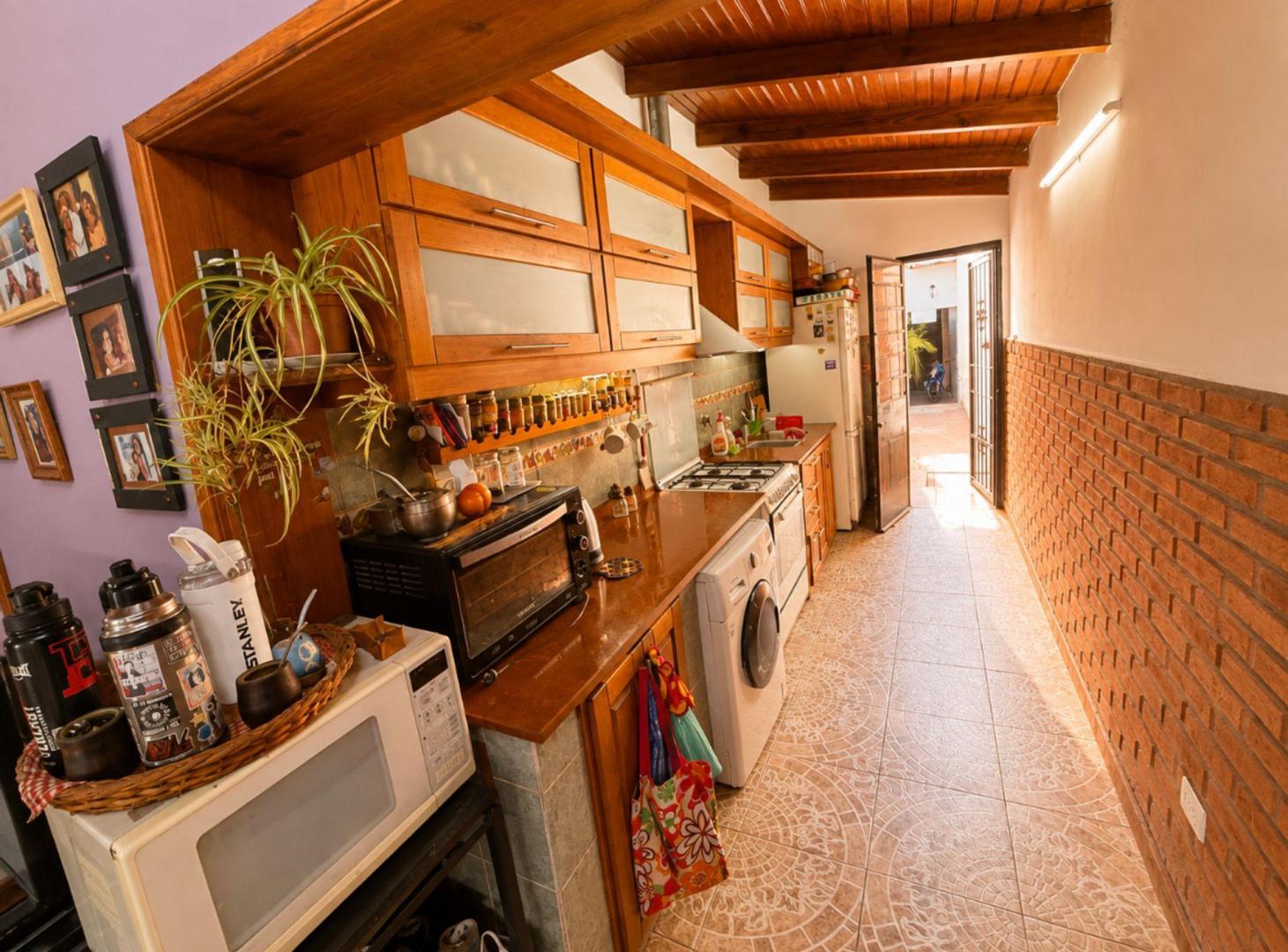 Foto de CASA EN VENTA LA PLATA 3 DORMITORIOS + LOCAL, imagen 2