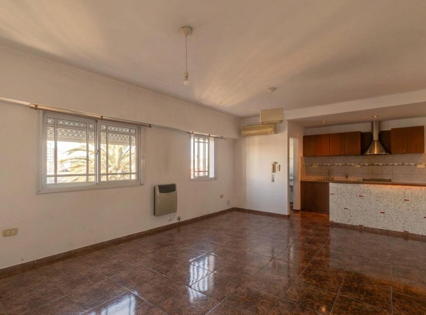 Foto de DEPARTAMENTO EN VENTA LA PLATA ZONA PLAZA ALBERTI, imagen 1