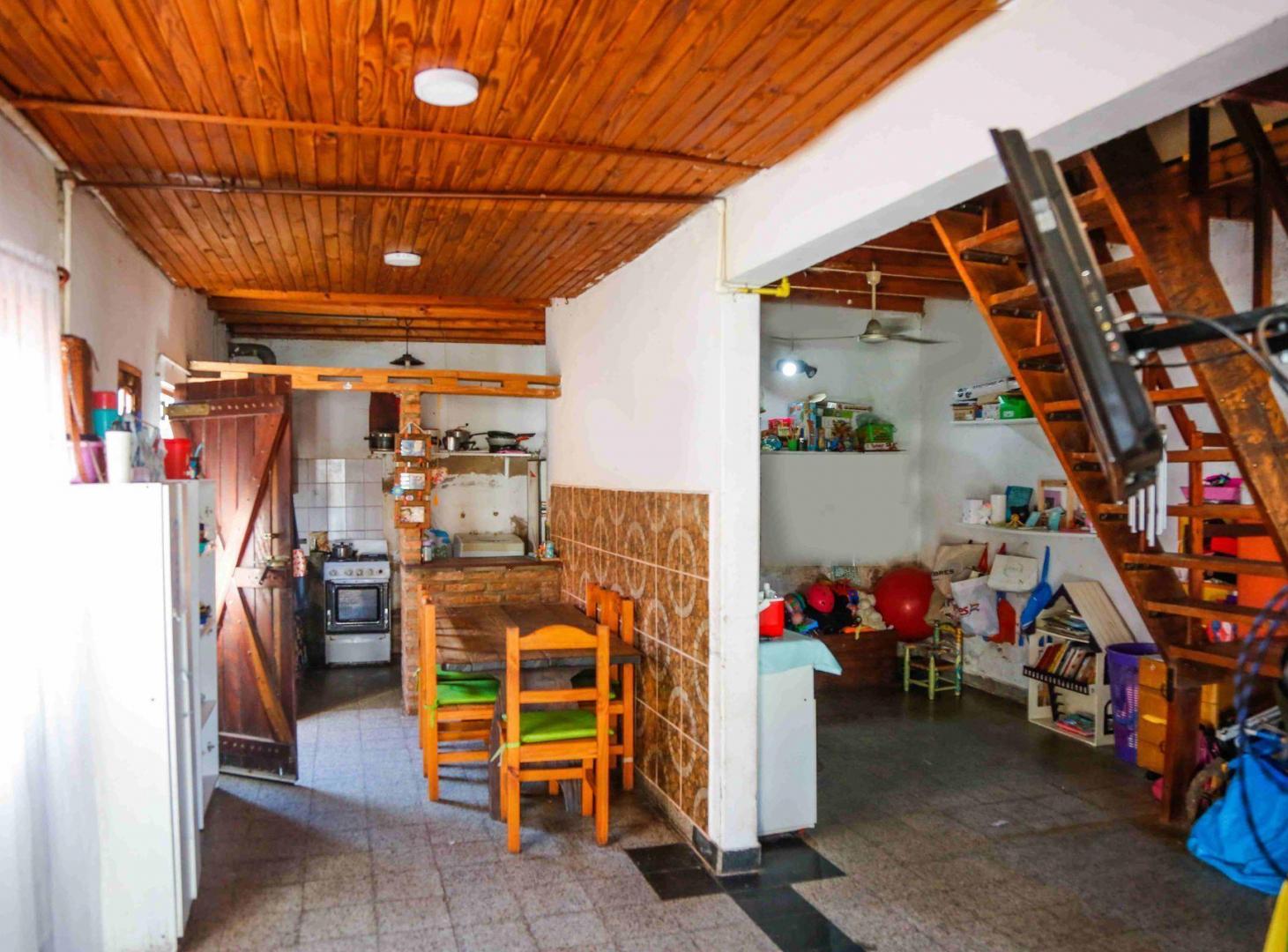 Foto de PH EN VENTA EN TOLOSA 2 DORMITORIOS A RECICLAR, imagen 4