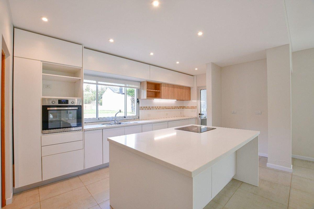 Foto de CASA EN VENTA EN CITY BELL 4 DORMITORIOS, imagen 4