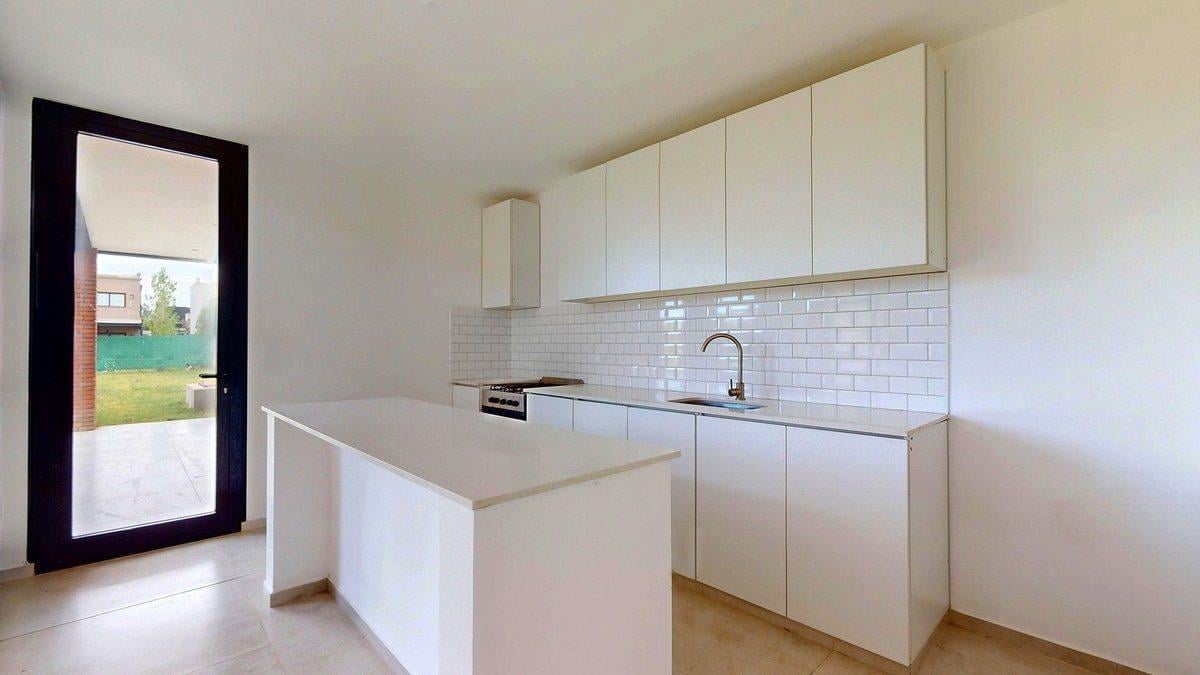 Foto de CASA EN VENTA EL QUIMILAR TRES DORMITORIOS PILETA, imagen 5