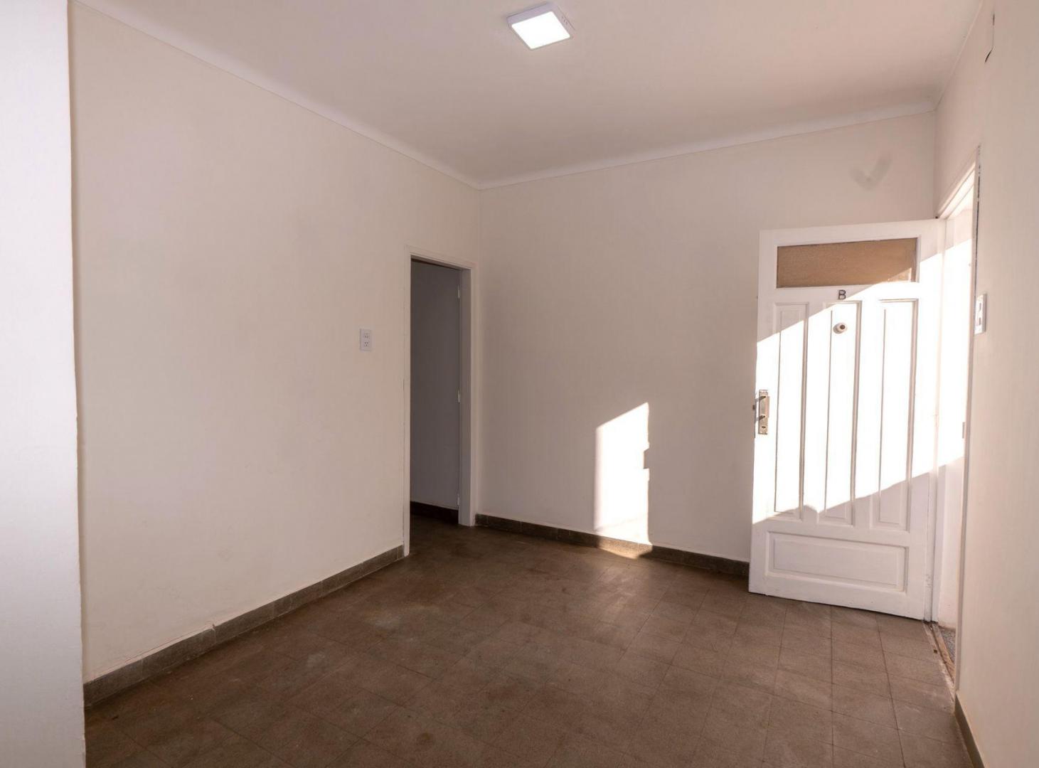 Foto de Ph en venta, La Plata. 1 dormitorio y patio, imagen 1