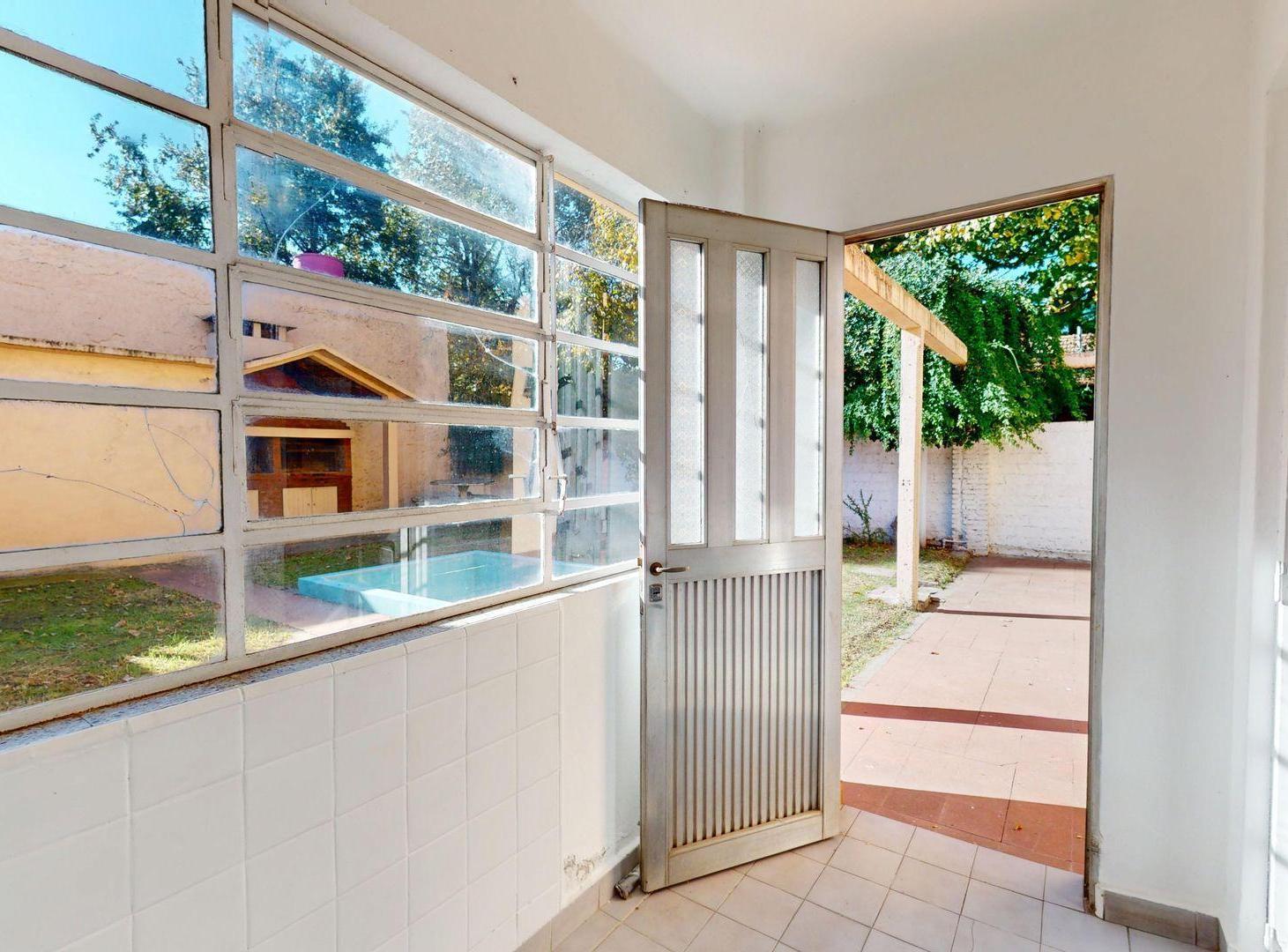 Foto de CASA EN VENTA FLORENCIO VARELA 6 AMBIENTES PARQUE, imagen 5