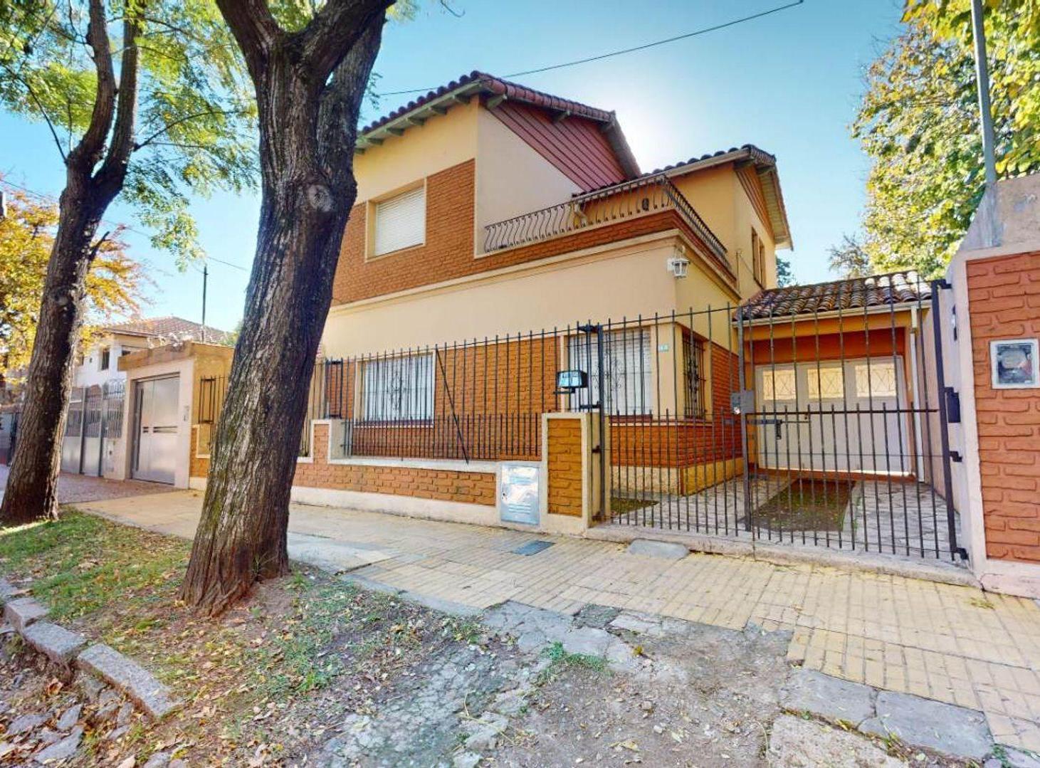 Foto de CASA EN VENTA FLORENCIO VARELA 6 AMBIENTES PARQUE, imagen 1