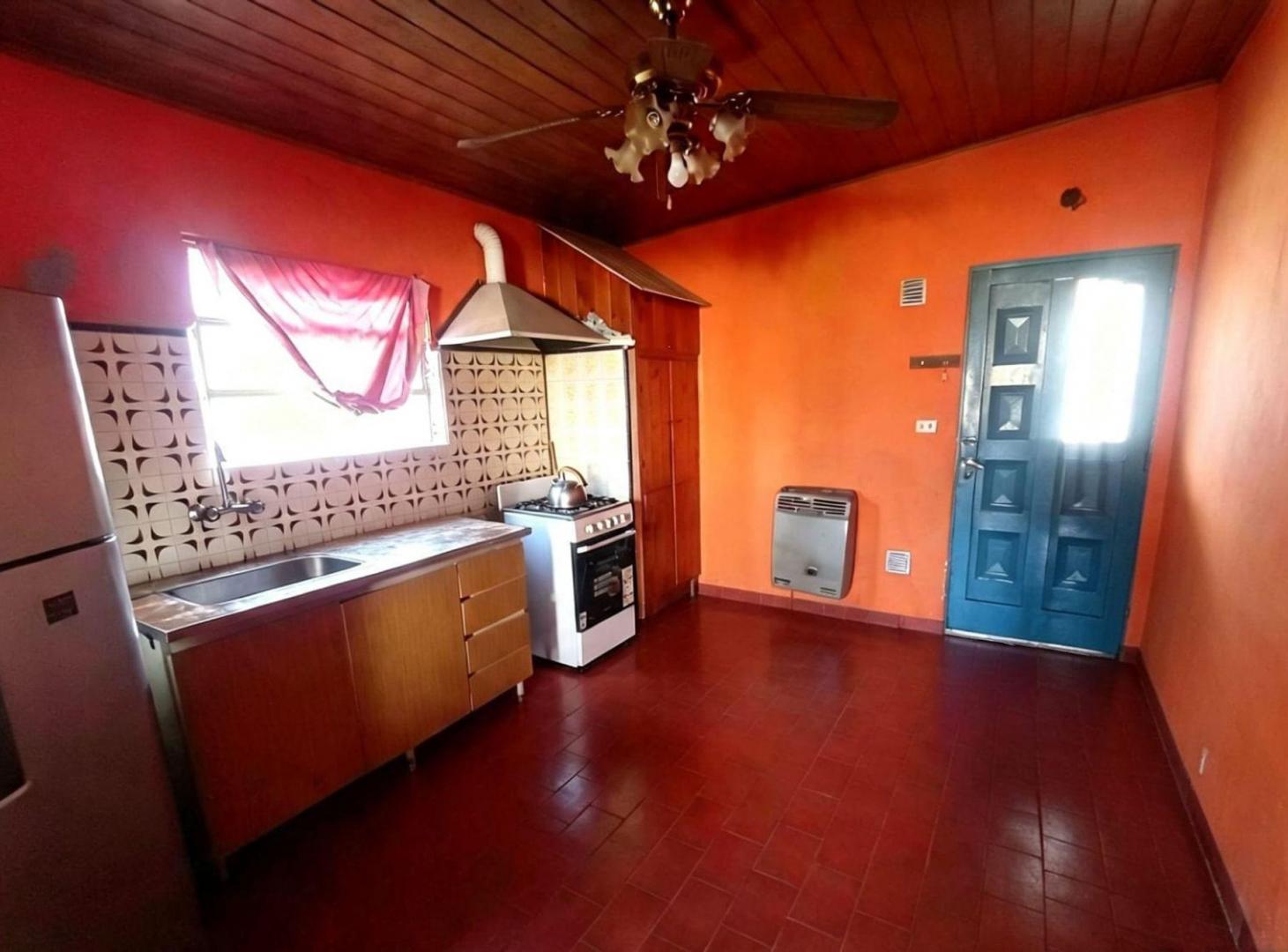 Foto de CASA VENTA LA PLATA 2 DORMITORIOS PATIO Y QUINCHO, imagen 1