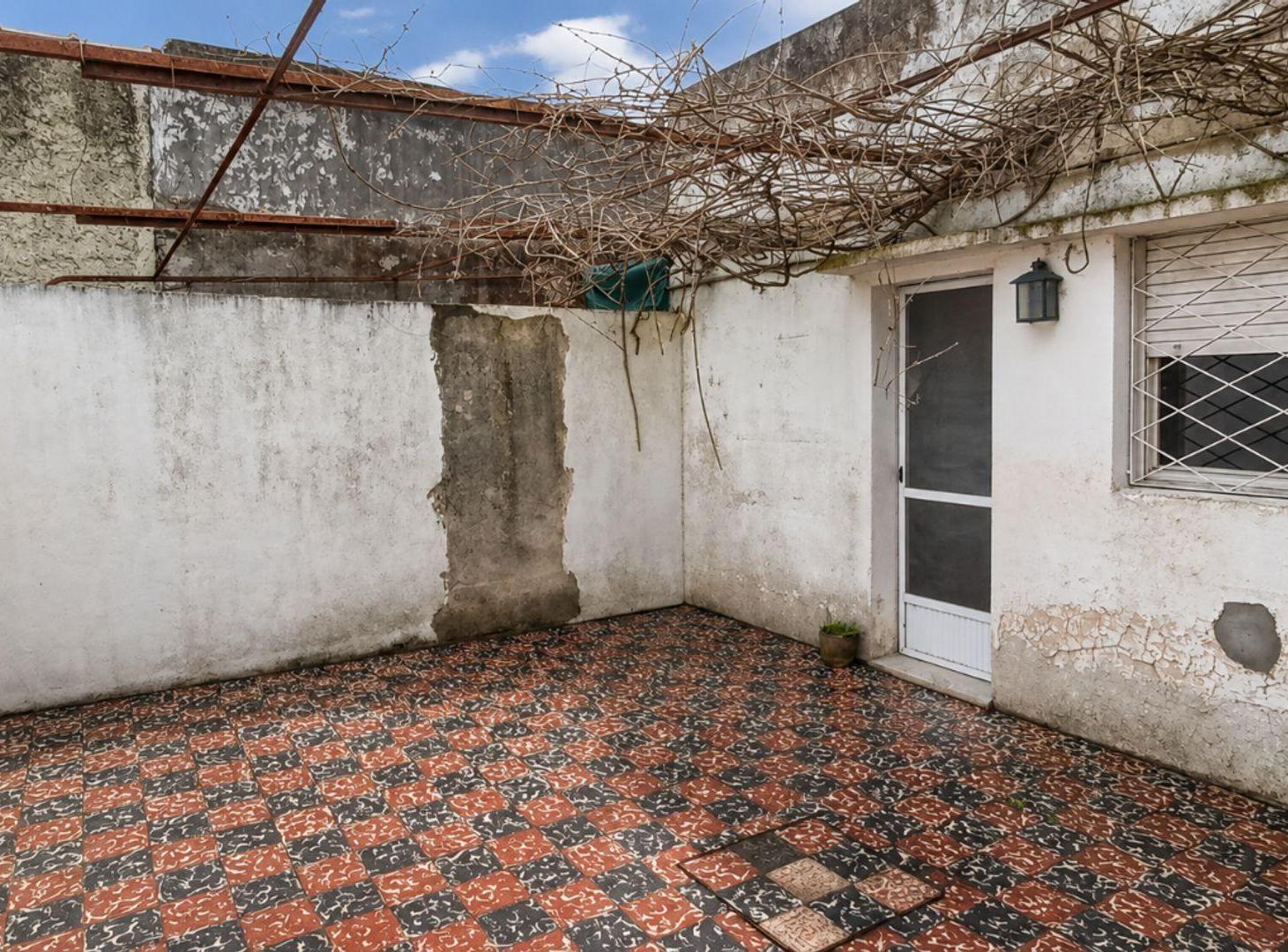 Foto de PH EN VENTA AL FRENTE EN LA PLATA CON PATIO, imagen 3