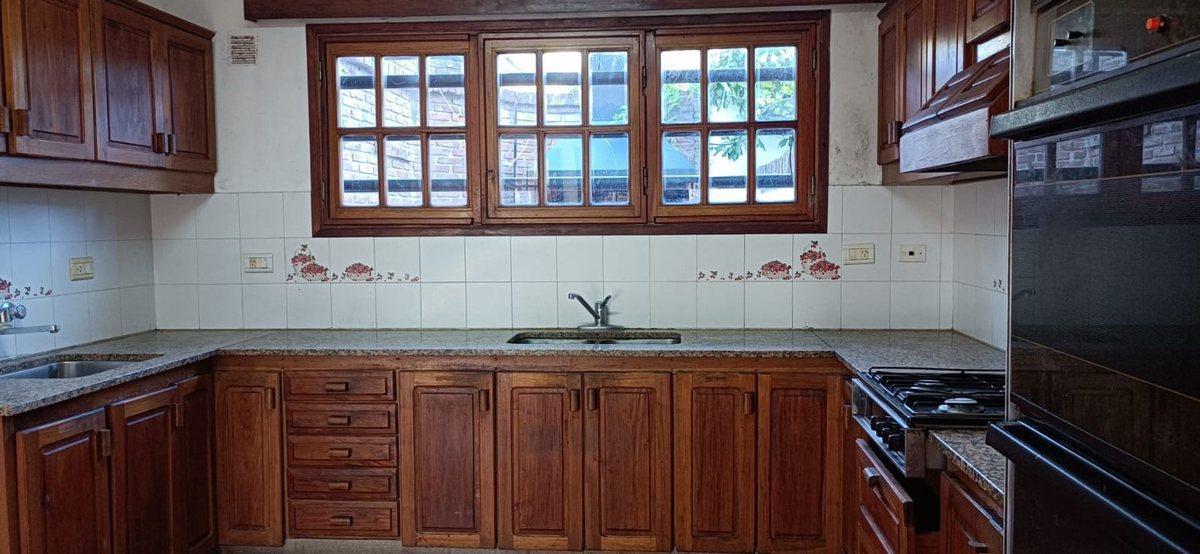 Foto de CASA VENTA TOLOSA 3 DORMITORIOS PATIO APTO BANCO, imagen 3