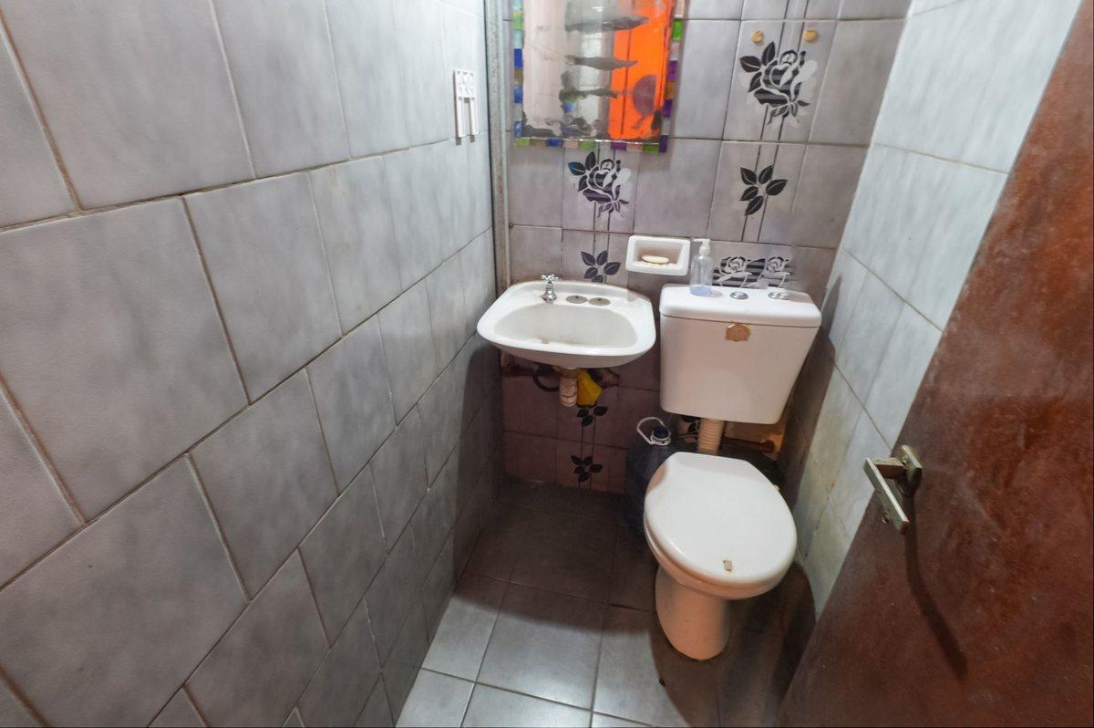 Foto de CASA EN VENTA FLORES 8 AMBIENTES, imagen 2