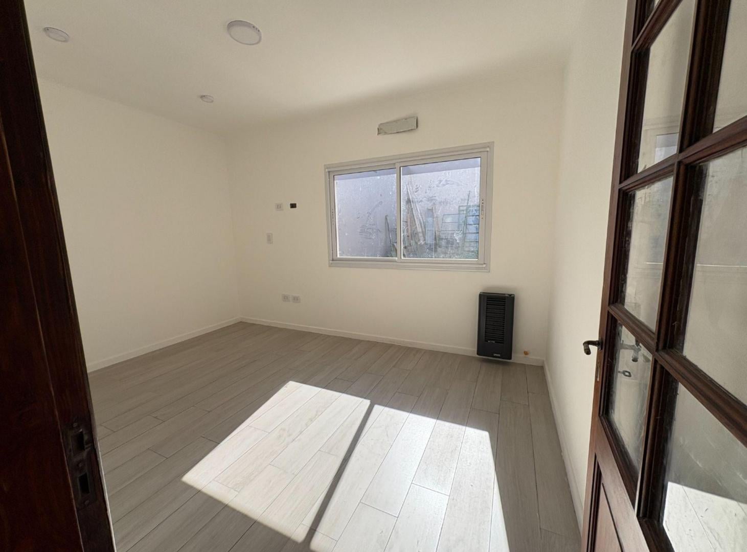 Foto de CASA EN VENTA LA PLATA RECICLADA A NUEVO, imagen 2