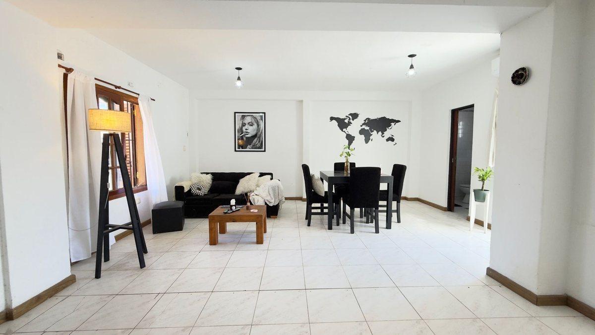 Foto de CASA VENTA LA PLATA 2 DORMITORIOS PATIO COCHERA, imagen 3