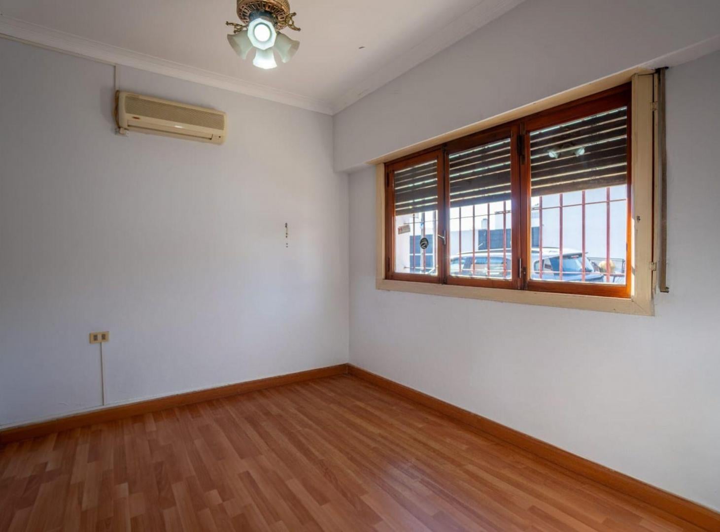 Foto de CASA EN VENTA RINGUELET 3 DORMITORIOS COCHERA, imagen 5