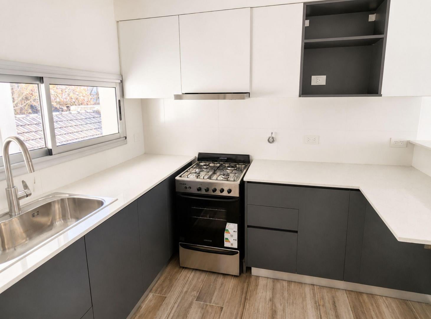 Foto de DEPARTAMENTO EN VENTA LA PLATA SEMIPISO CATEGORIA, imagen 3