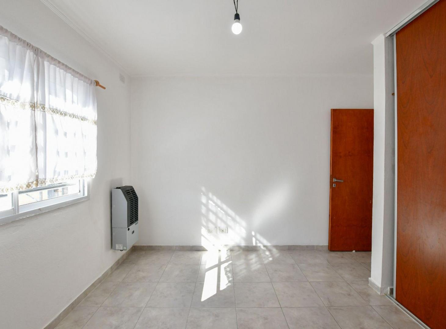 Foto de DEPARTAMENTO EN VENTA EN LA PLATA CON COCHERA, imagen 2