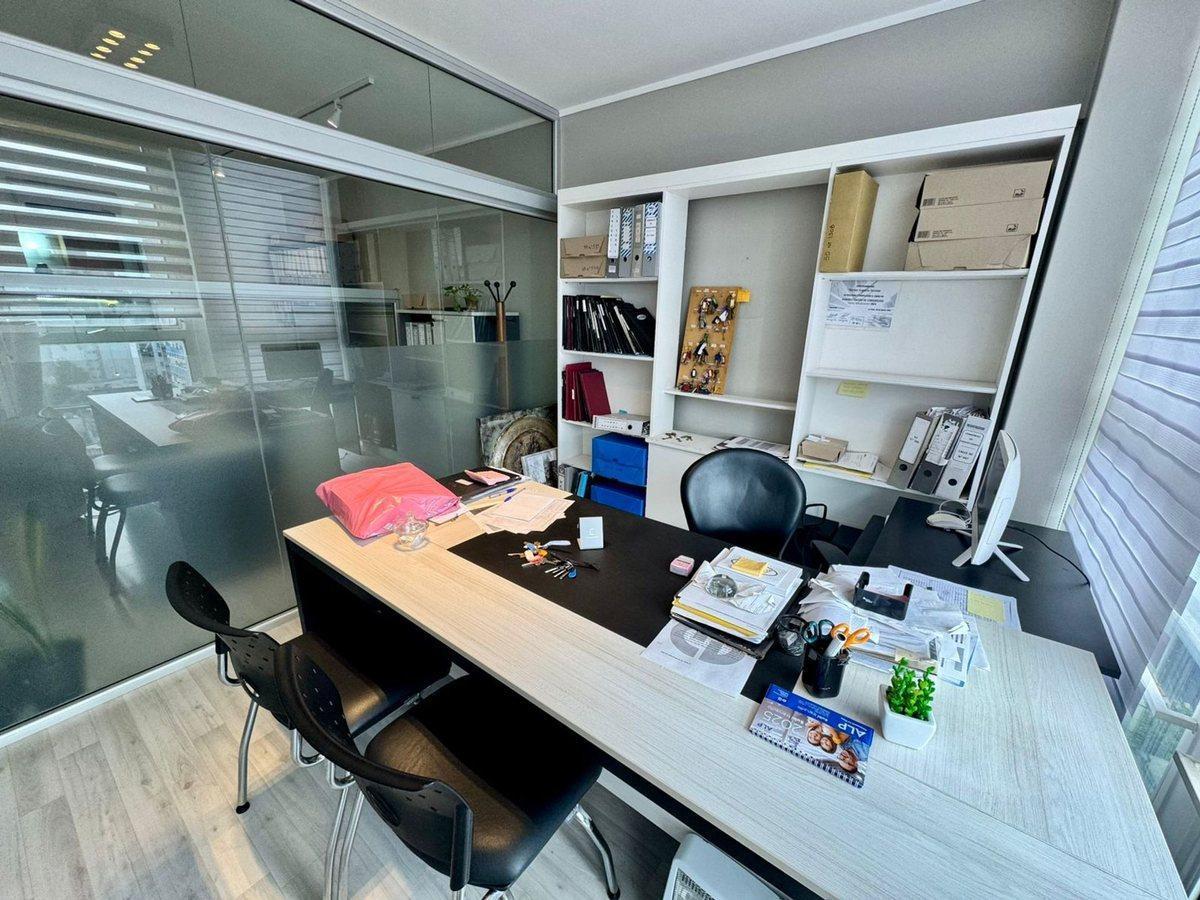 Foto de OFICINA EN VENTA LA PLATA AMUEBLADA TRIBUNALES, imagen 5