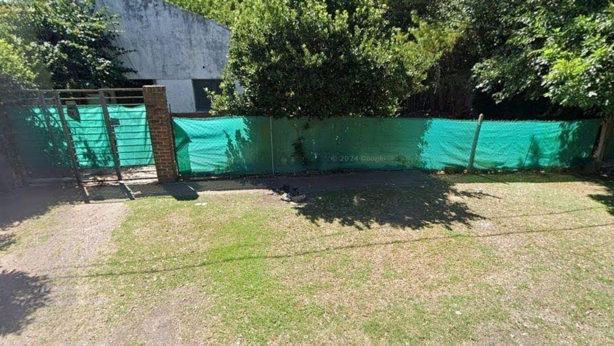 Foto de Lote en venta con casa a refaccionar Gonnet, imagen 3