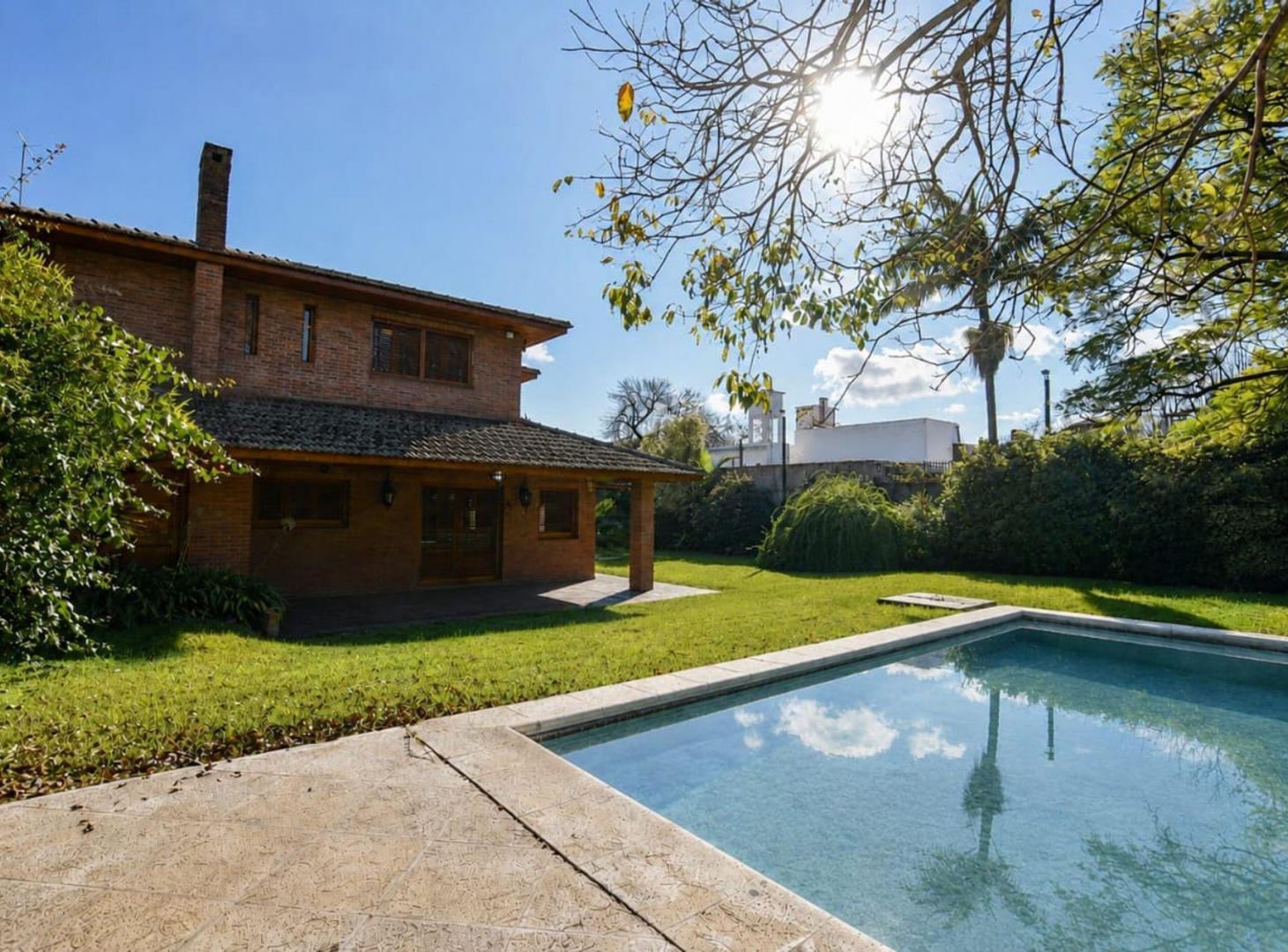 Foto de CASA EN VENTA LA PLATA 5 DORMITORIOS PARQUE PILETA, imagen 2