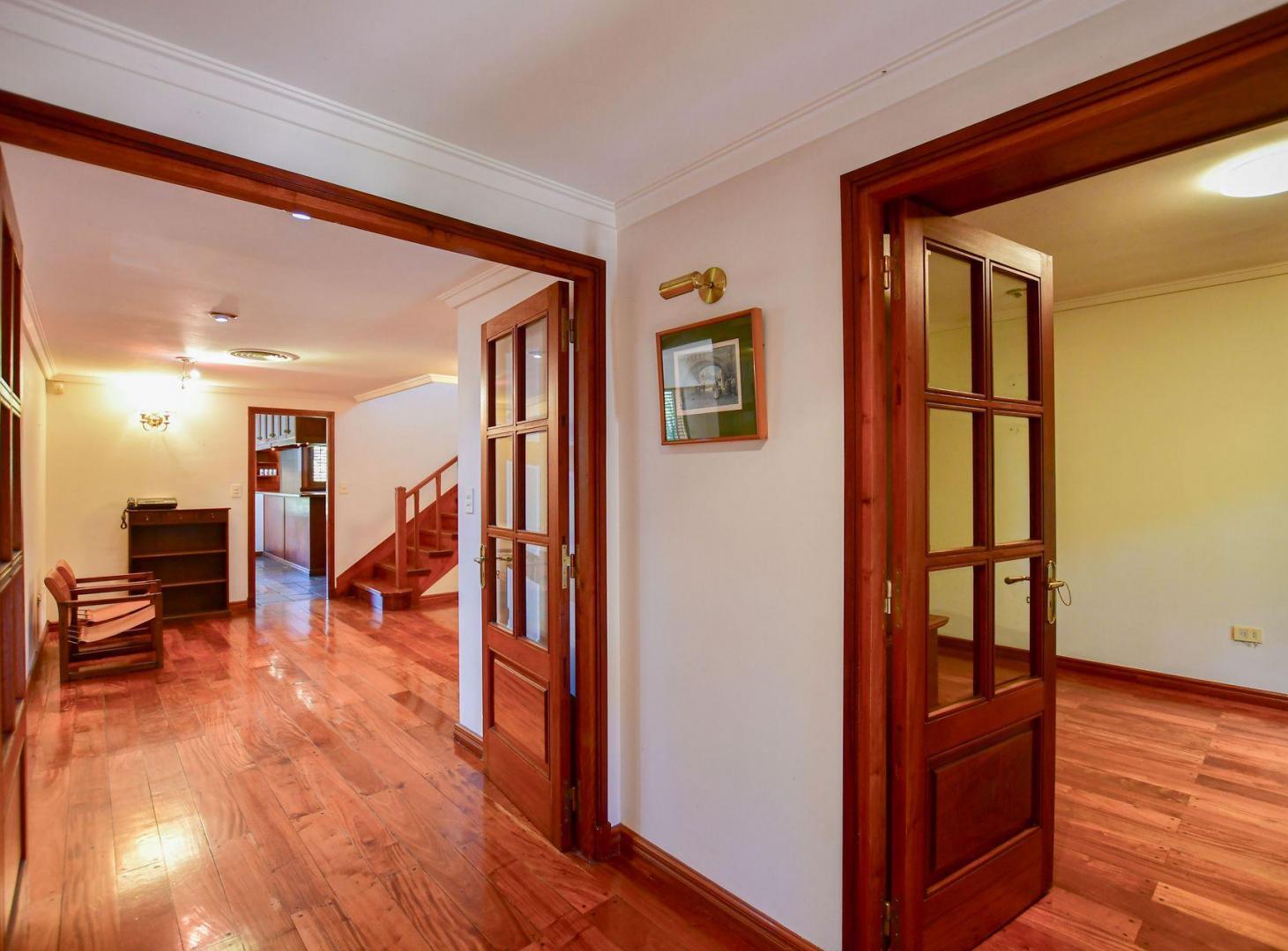 Foto de CASA EN VENTA LA PLATA 5 DORMITORIOS PARQUE PILETA, imagen 3