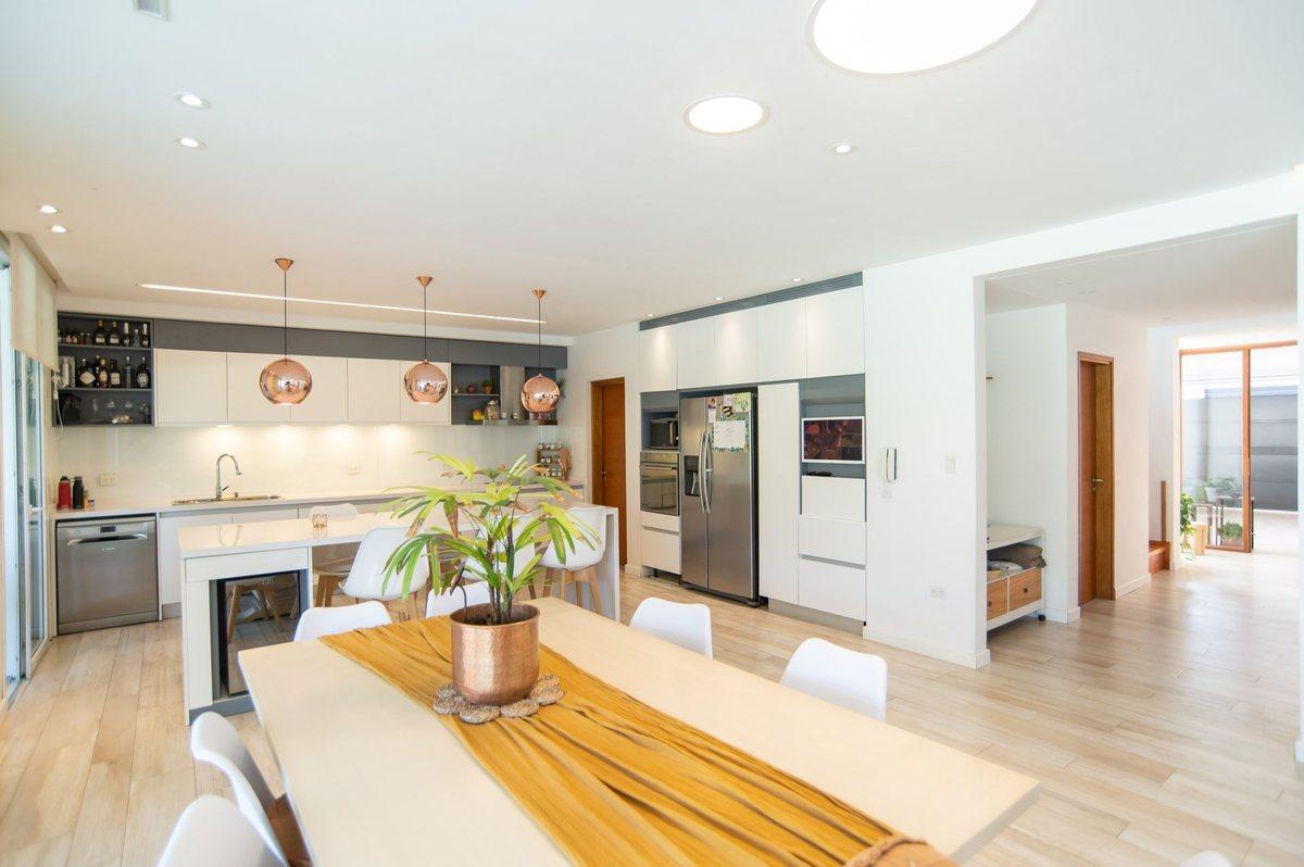 Foto de Casa en Venta Gonnet 4 dormitorios y pileta, imagen 4