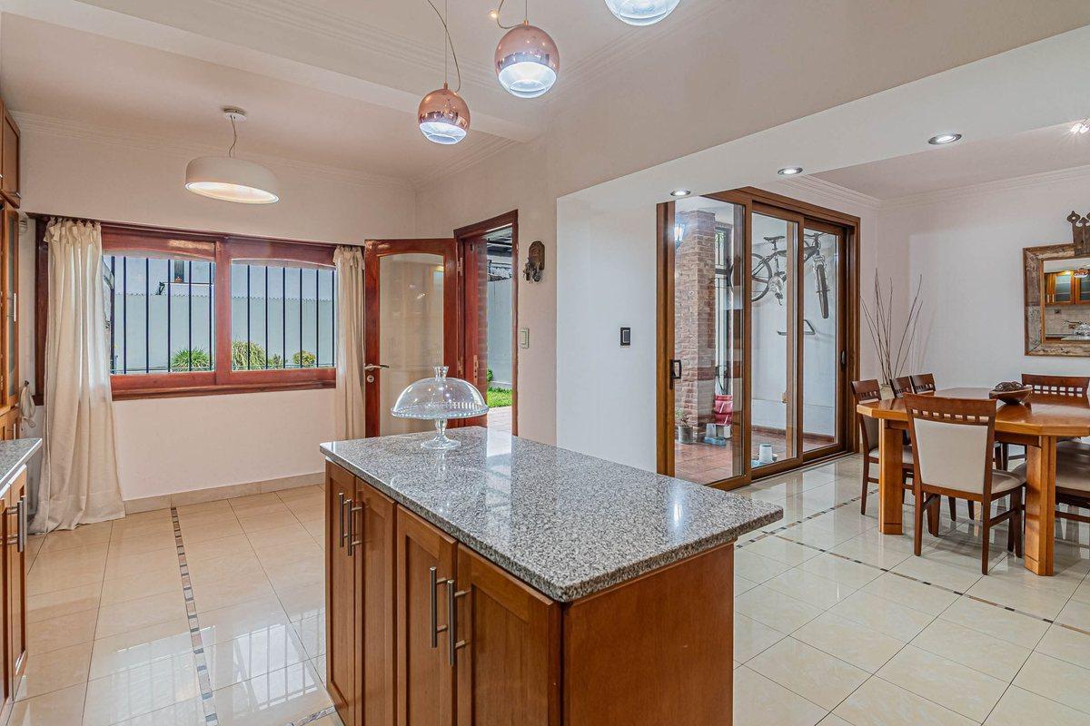 Foto de CASA EN VENTA LA PLATA EN PARQUE SAN MARTÍN, imagen 1