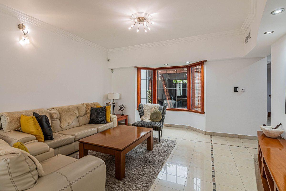 Foto de CASA EN VENTA LA PLATA EN PARQUE SAN MARTÍN, imagen 2