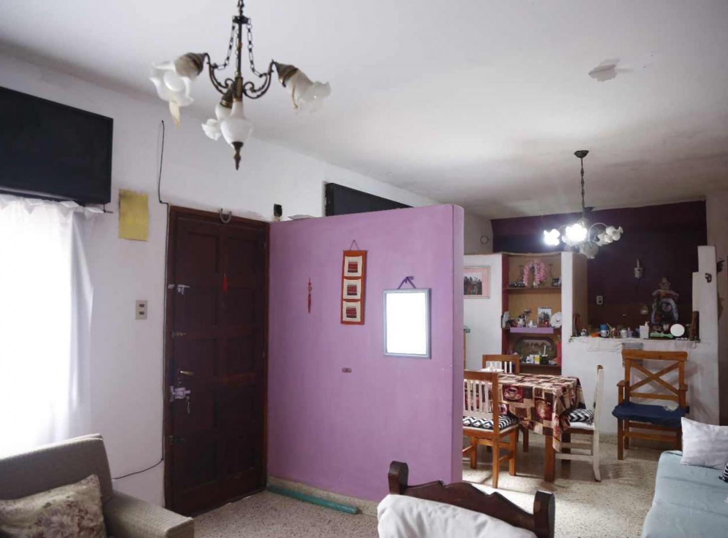 Foto de CASA EN VENTA ARTURO SEGUI 4 DORMITORIOS PATIO, imagen 1
