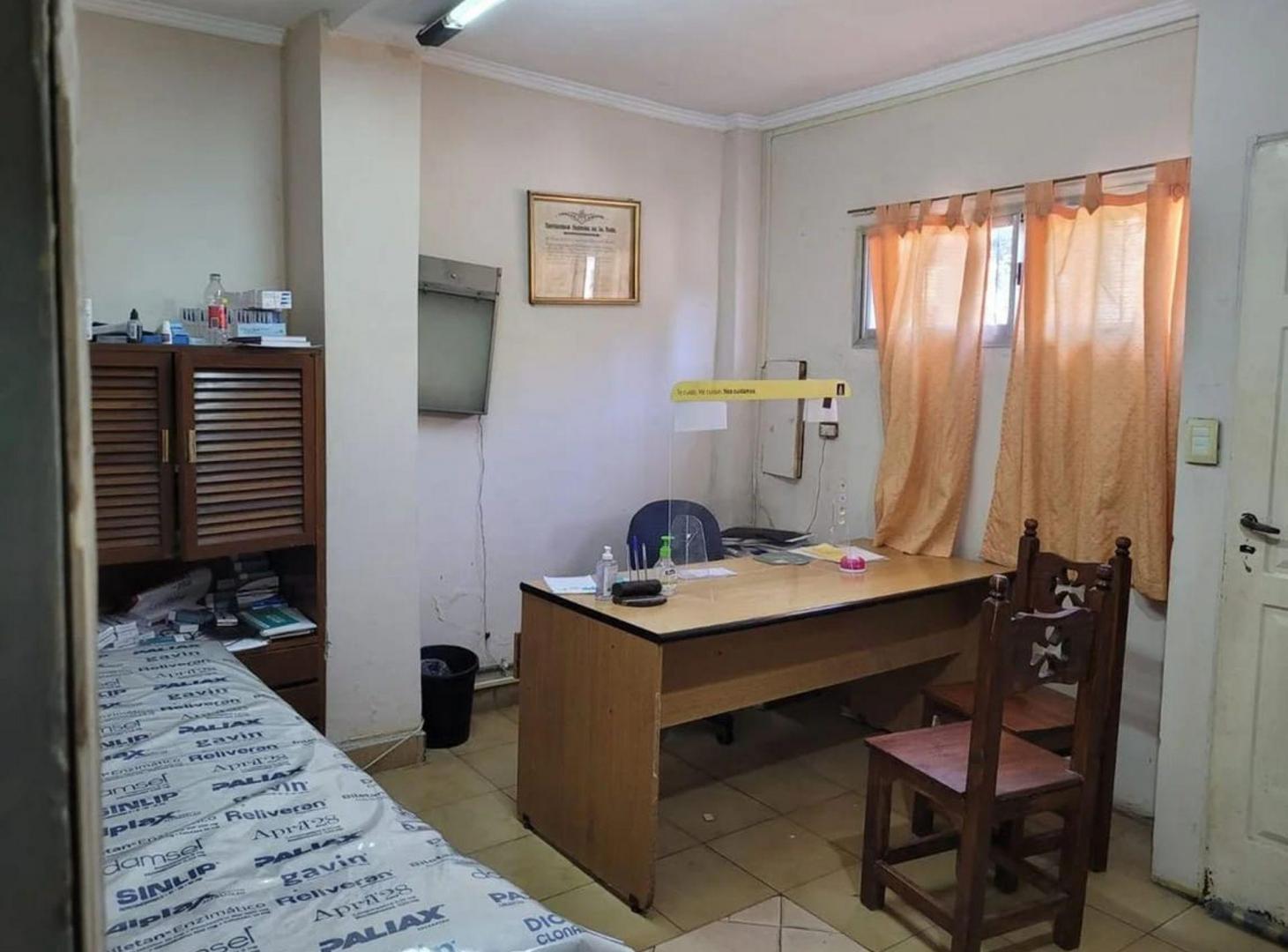 Foto de LOCALES EN VENTA FLORENCIO VARELA + CASA + DEPTO, imagen 2