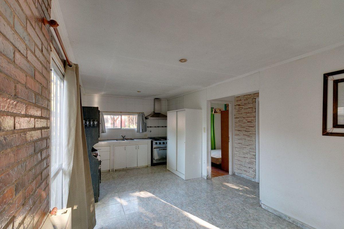 Foto de CASA EN VENTA LA PLATA 2 DORMITORIOS PILETA, imagen 3
