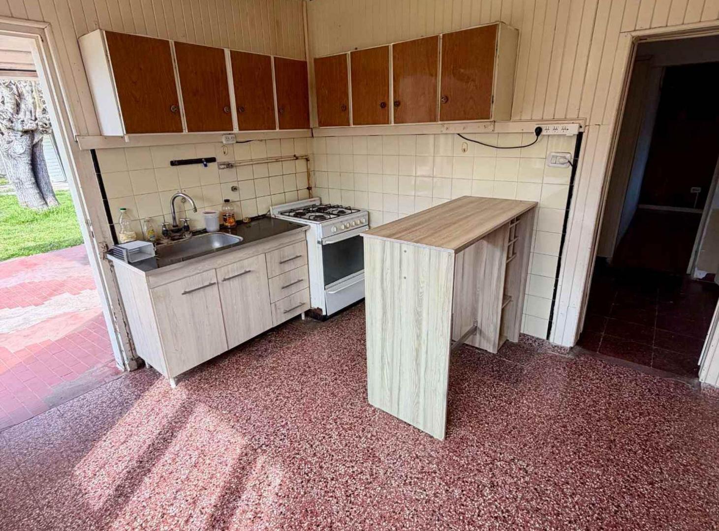 Foto de CASA EN VENTA EN ESQUINA GONNET AMPLIO PARQUE, imagen 5