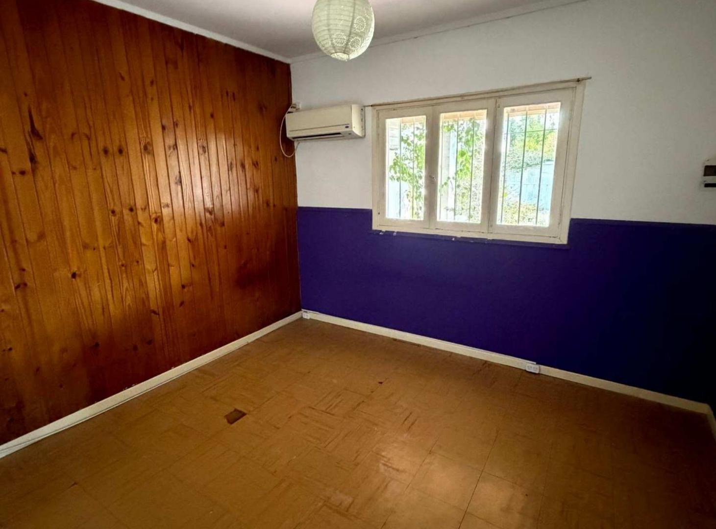 Foto de CASA EN VENTA EN ESQUINA GONNET AMPLIO PARQUE, imagen 2