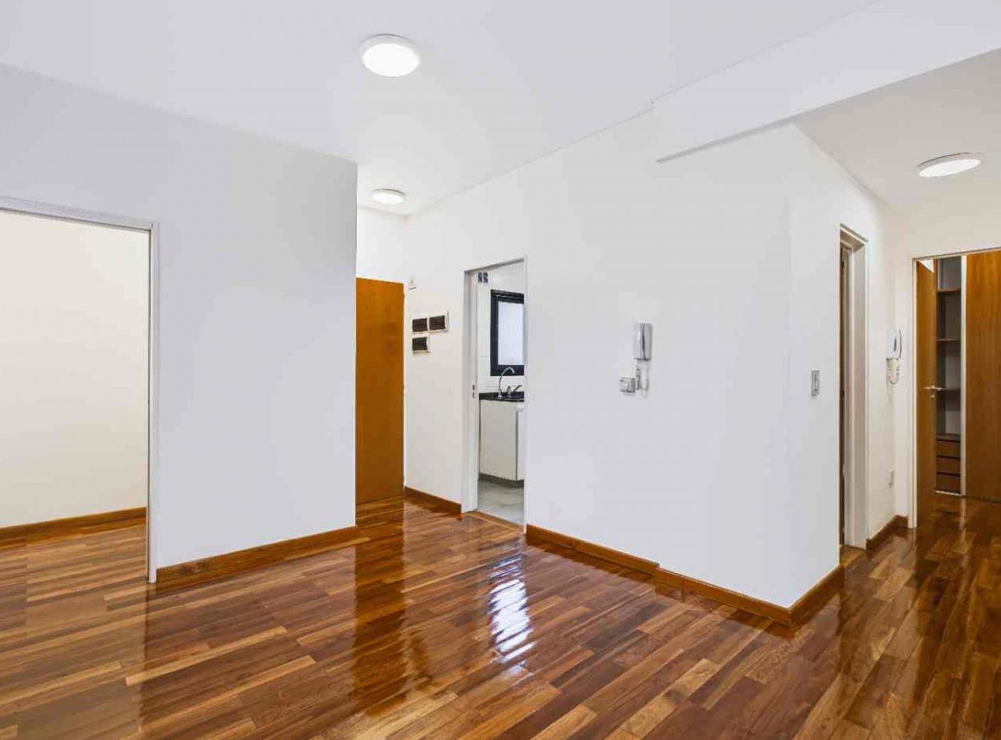 Foto de SEMIPISO EN VENTA FRENTE LA PLATA CENTRO A/ BANCO, imagen 1
