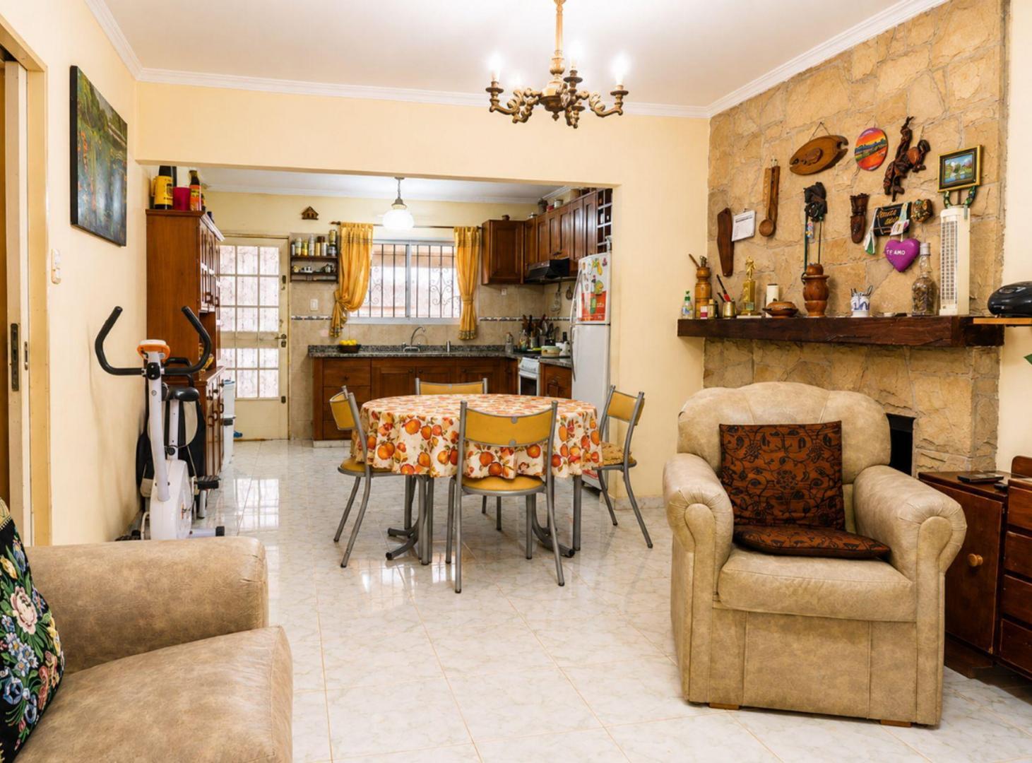 Foto de CASA EN VENTA CITY BELL 2 DORMITORIOS LOTE 15X28, imagen 2