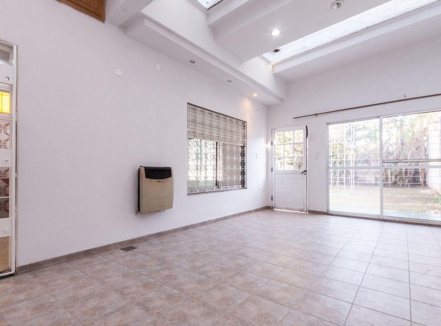Foto de CASA EN VENTA LANUS 5 AMBIENTES PARQUE, imagen 5