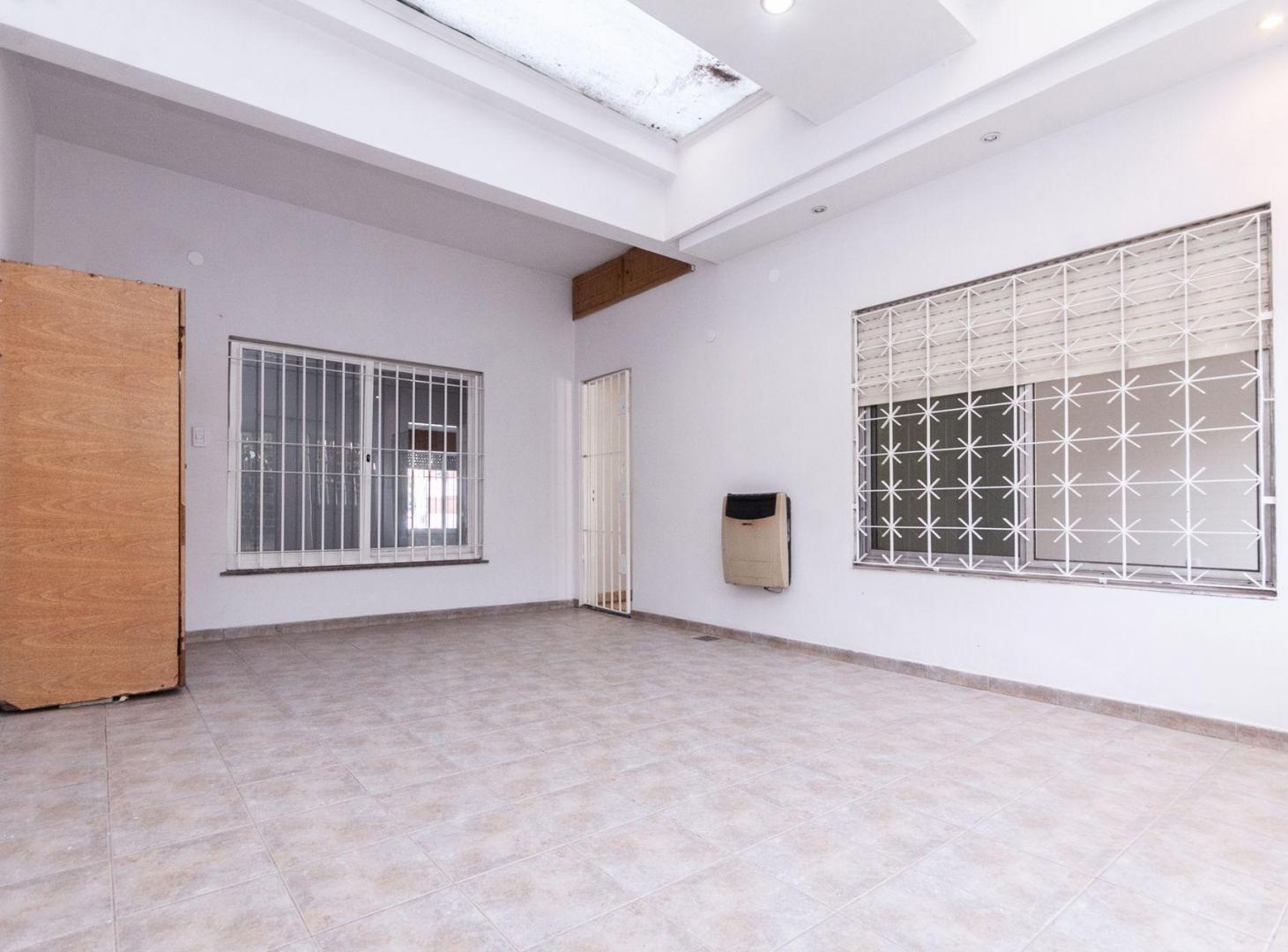 Foto de CASA EN VENTA LANUS 5 AMBIENTES PARQUE, imagen 3