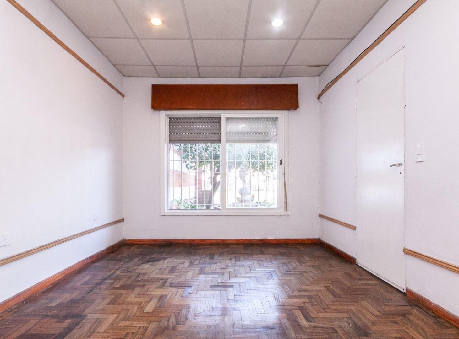 Foto de CASA EN VENTA LANUS 5 AMBIENTES PARQUE, imagen 2
