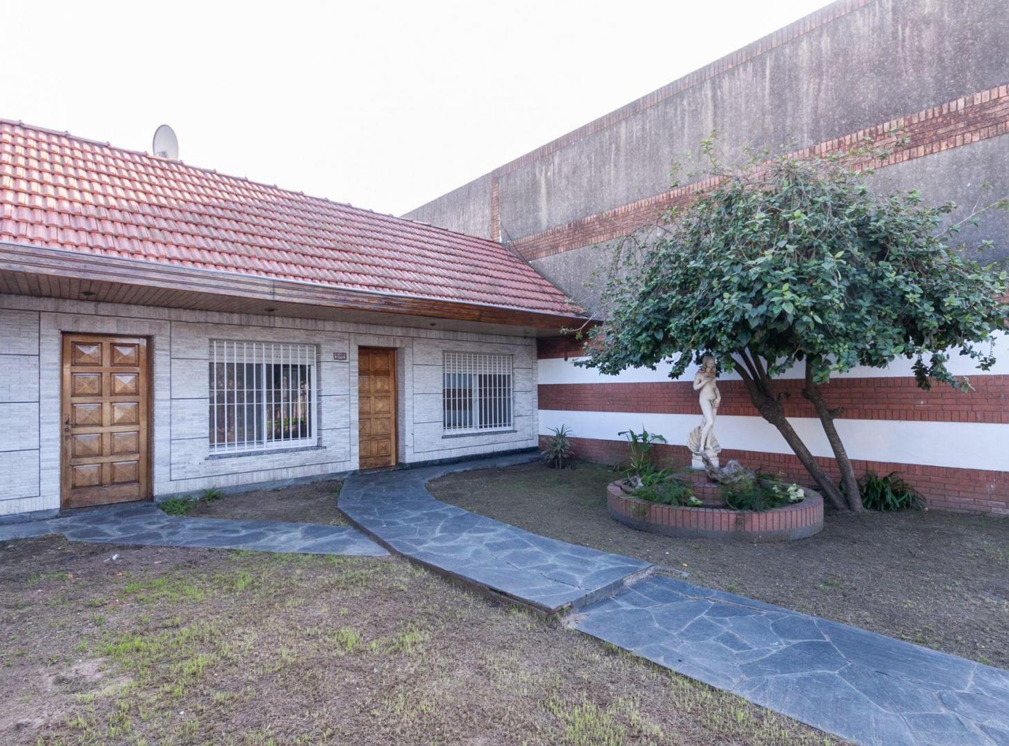 Foto de CASA EN VENTA LANUS 5 AMBIENTES PARQUE, imagen 1