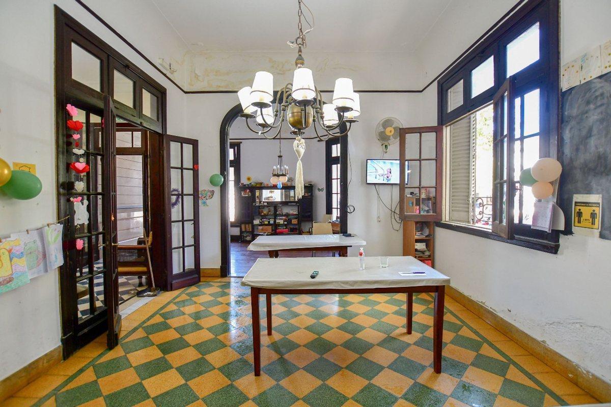 Foto de CASONA EN VENTA LA PLATA APTO COMERCIAL, imagen 1