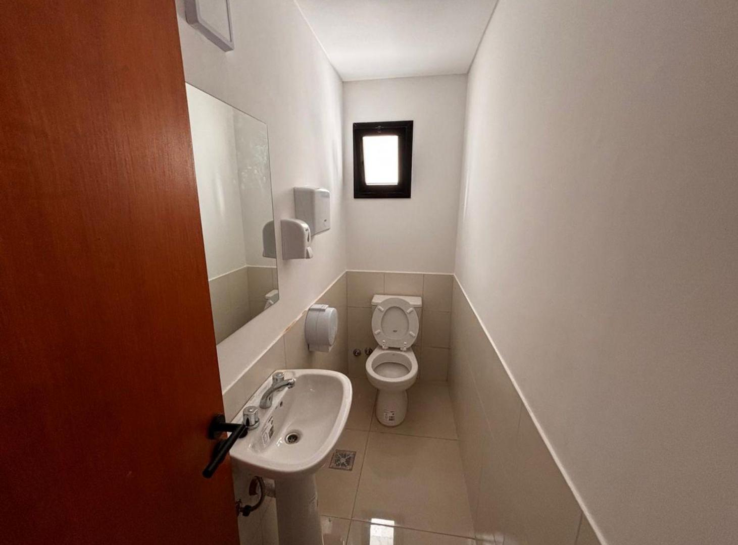 Foto de OFICINAS EN VENTA LA PLATA RECICLADAS A NUEVA, imagen 4
