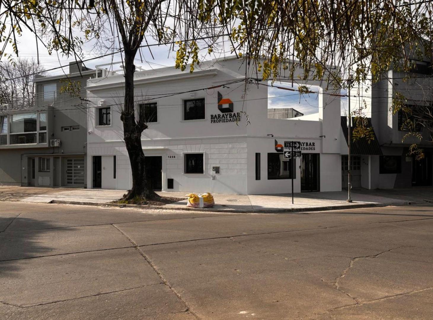 Foto de OFICINAS EN VENTA LA PLATA RECICLADAS A NUEVA, imagen 2