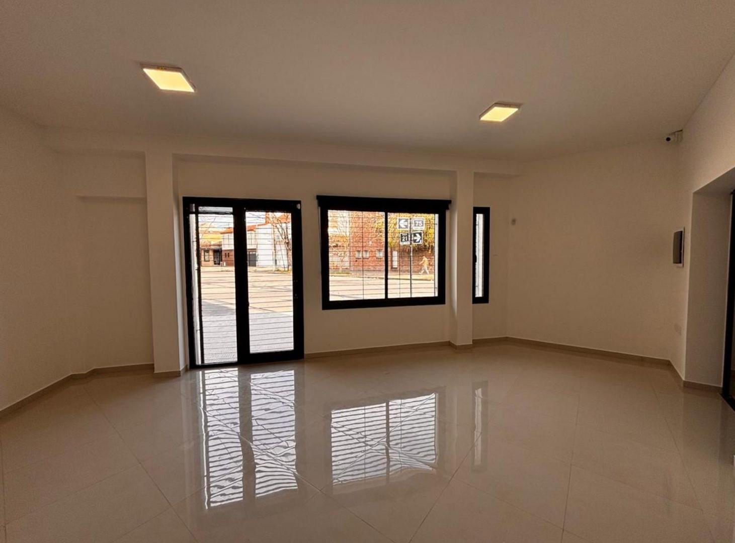 Foto de OFICINAS EN VENTA LA PLATA RECICLADAS A NUEVA, imagen 3