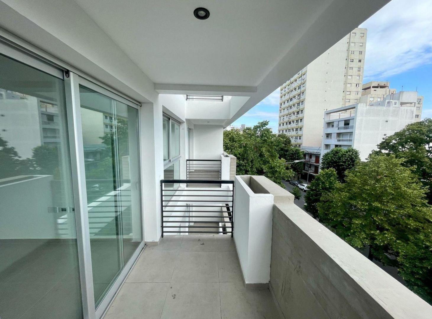 Foto de MONOAMBIENTE EN VENTA LA PLATA 2 COCHERAS, imagen 2