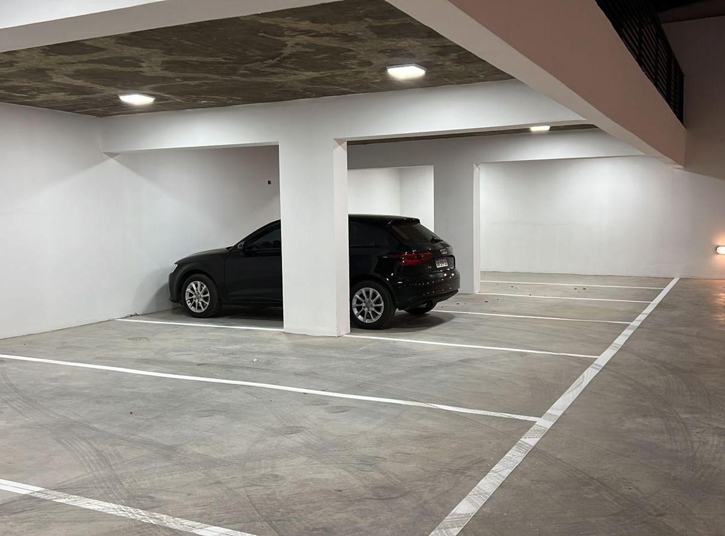 Foto de MONOAMBIENTE EN VENTA LA PLATA 2 COCHERAS, imagen 1