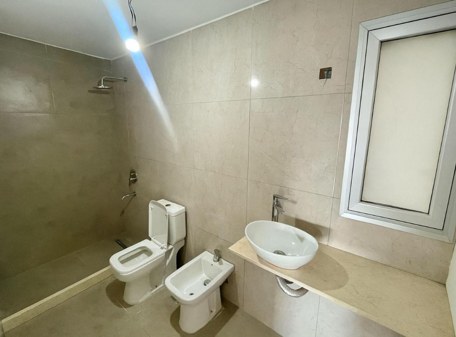 Foto de MONOAMBIENTE EN VENTA LA PLATA 2 COCHERAS, imagen 4