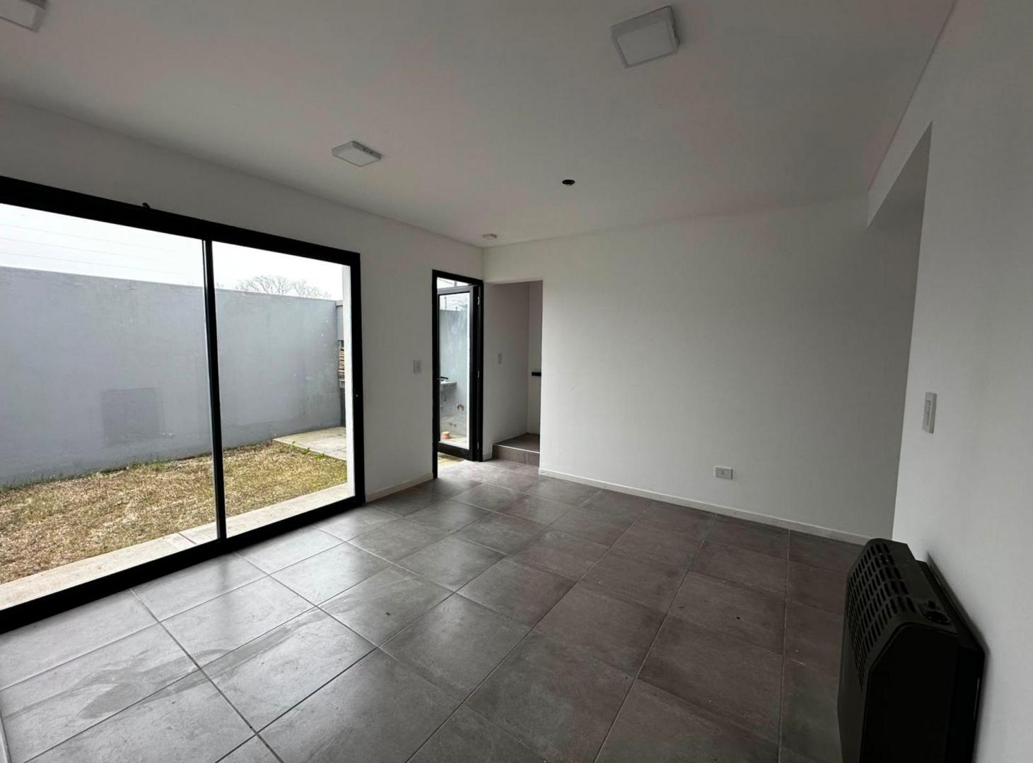 Foto de DUPLEX EN VENTA LOS HORNOS 2 DORMITORIOS COCHERA, imagen 4