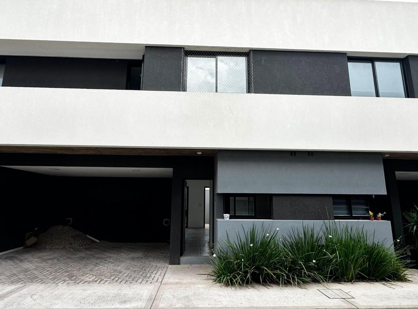 Foto de DUPLEX EN VENTA LOS HORNOS 2 DORMITORIOS COCHERA, imagen 3