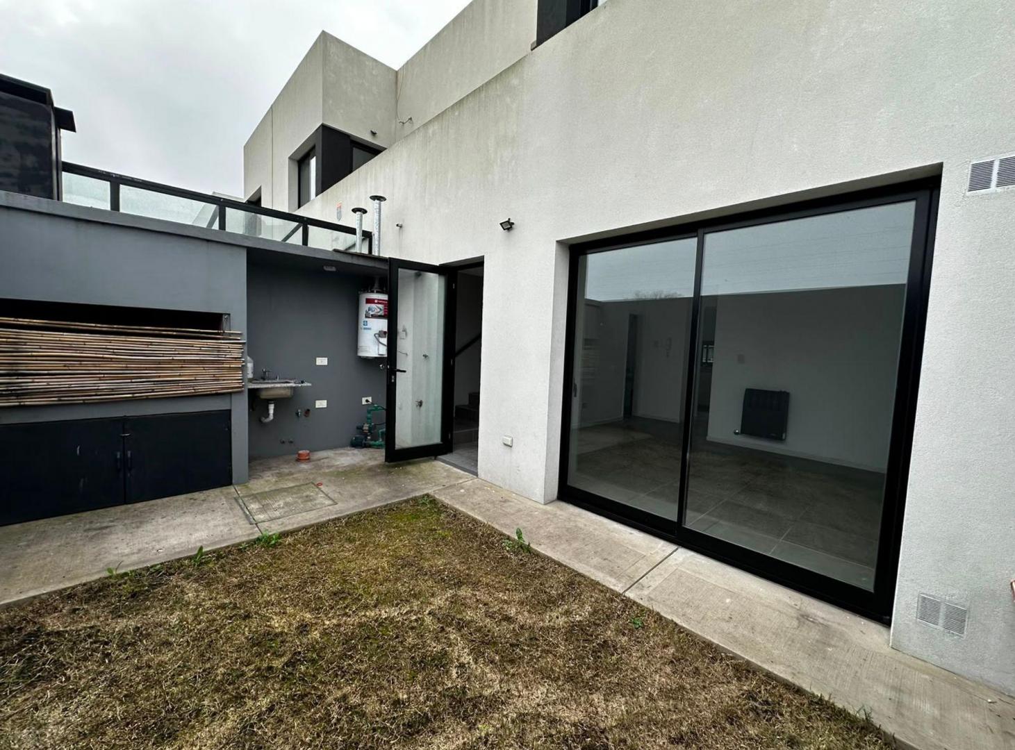 Foto de DUPLEX EN VENTA LOS HORNOS 2 DORMITORIOS COCHERA, imagen 5